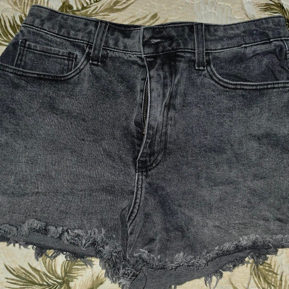 Hollister Ultra High Rise Mom Shorts Black Denim Frayed Hem Size 7 W28